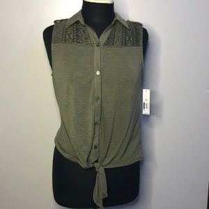 Sleeveless blouse